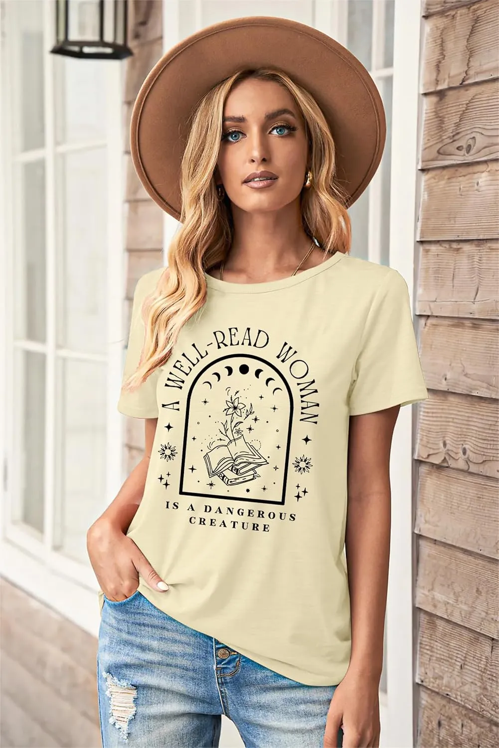 A Well Read Woman T-Shirt Women Reading Book Shirt Cute Book Lover Gift Vintage Graphic Tee Tops Funny Teacher Shirt