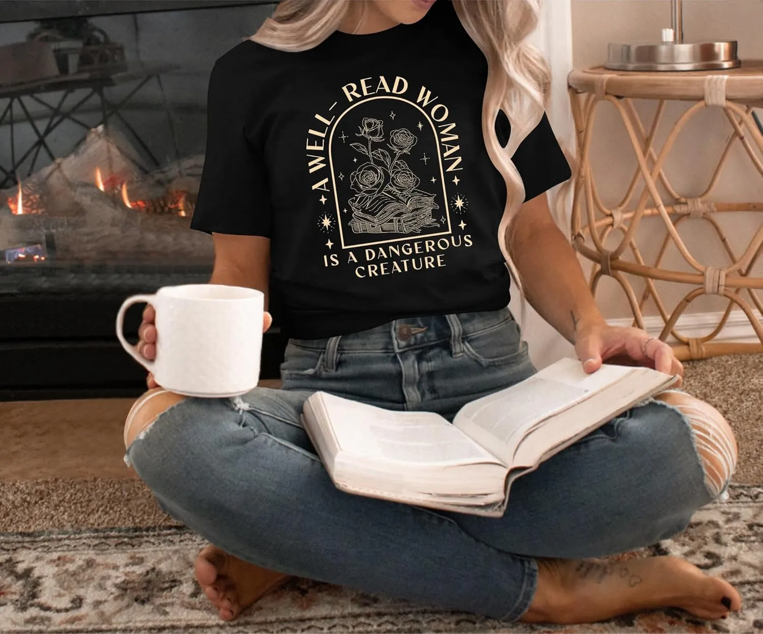 A Well Read Woman T-Shirt Women Reading Book Shirt Cute Book Lover Gift Vintage Graphic Tee Tops Funny Teacher Shirt