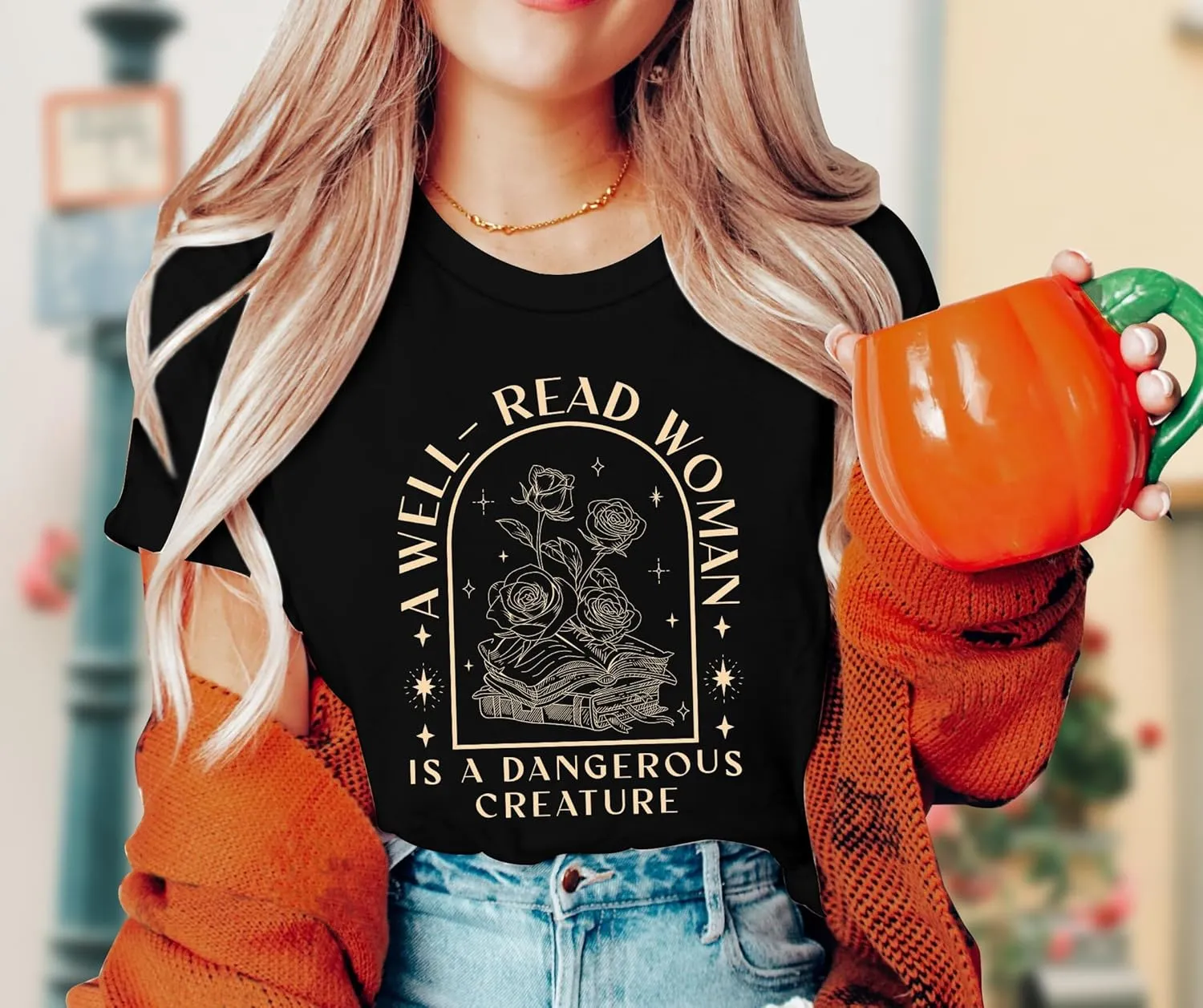 A Well Read Woman T-Shirt Women Reading Book Shirt Cute Book Lover Gift Vintage Graphic Tee Tops Funny Teacher Shirt