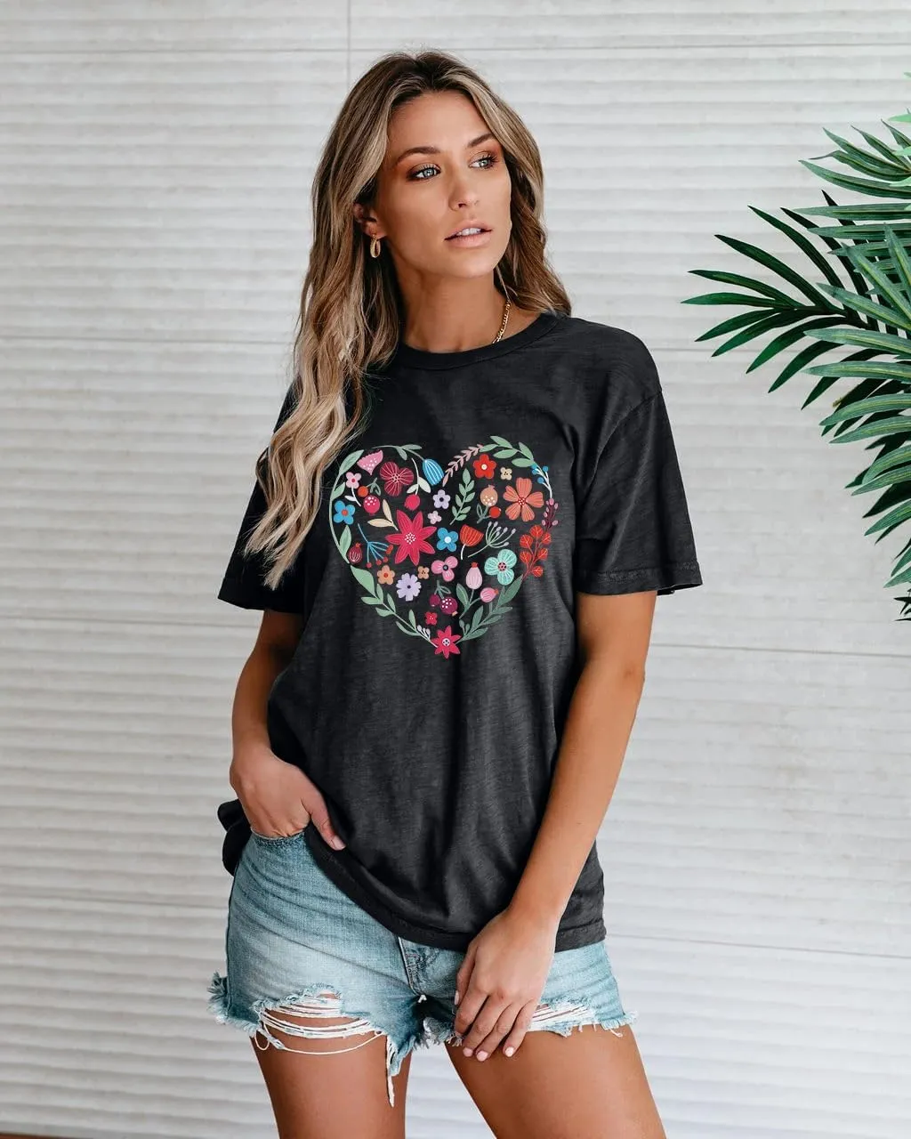 DUTUT Women Vintage Wildflower Shirt Floral Heart Graphic Shirts Boho Flower Tees Botanical Plant Short Sleeve Tops