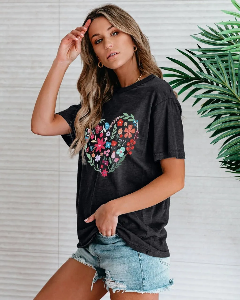 DUTUT Women Vintage Wildflower Shirt Floral Heart Graphic Shirts Boho Flower Tees Botanical Plant Short Sleeve Tops