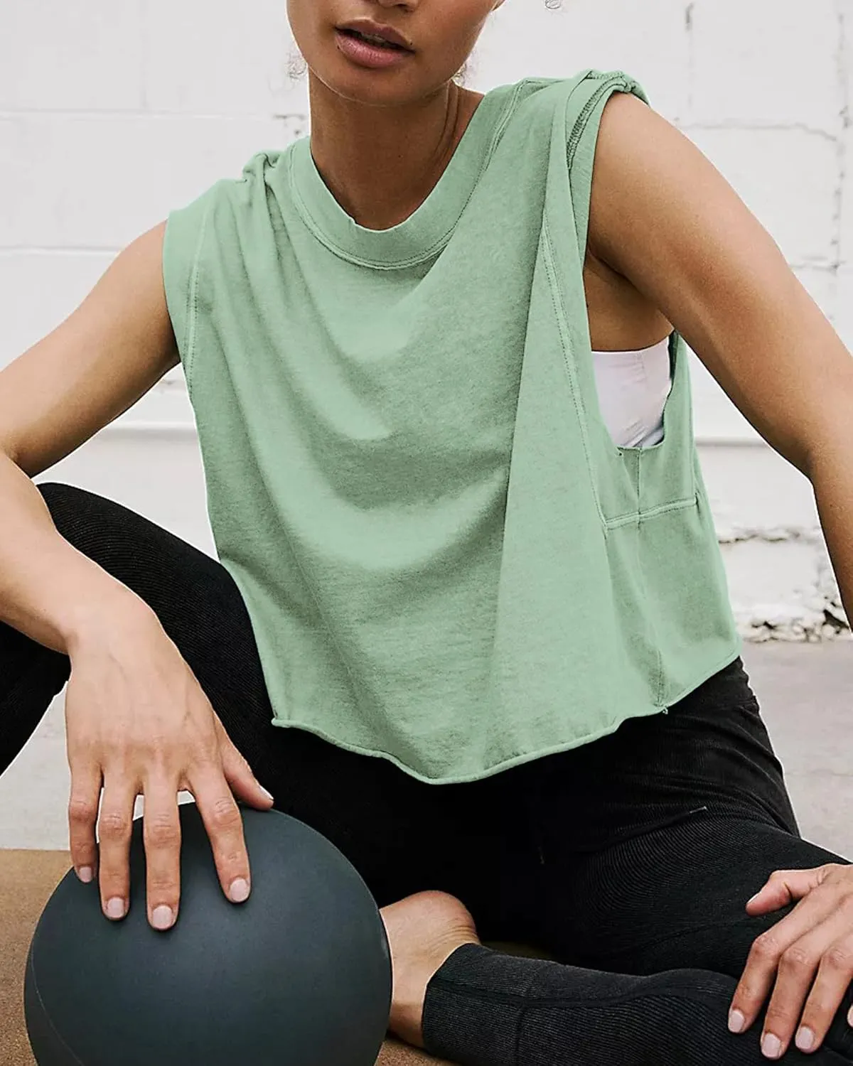 HUGOOME Women Workout Tank Tops Oversized Crop Sleeveless Tee Loose Fit Boxy Basic Yoga Active Summer T Shirts Gym 2025