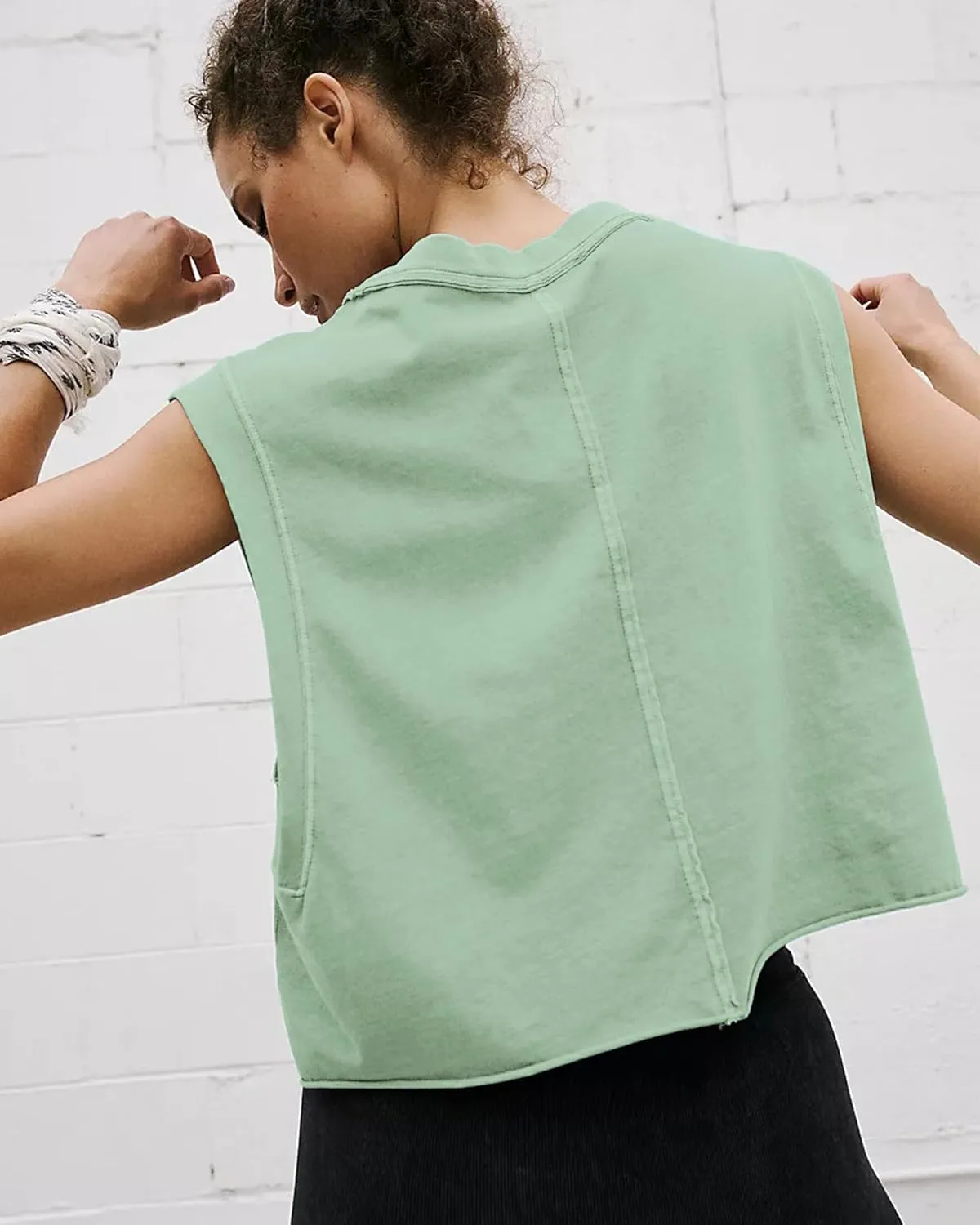 HUGOOME Women Workout Tank Tops Oversized Crop Sleeveless Tee Loose Fit Boxy Basic Yoga Active Summer T Shirts Gym 2025