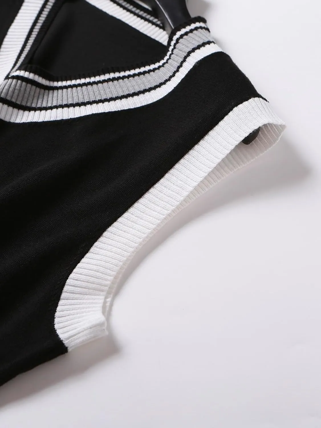 OYOANGLE Men's Casual Sweater Vest V-Neck Sleeveless Knitted Pullover Sweater Vest