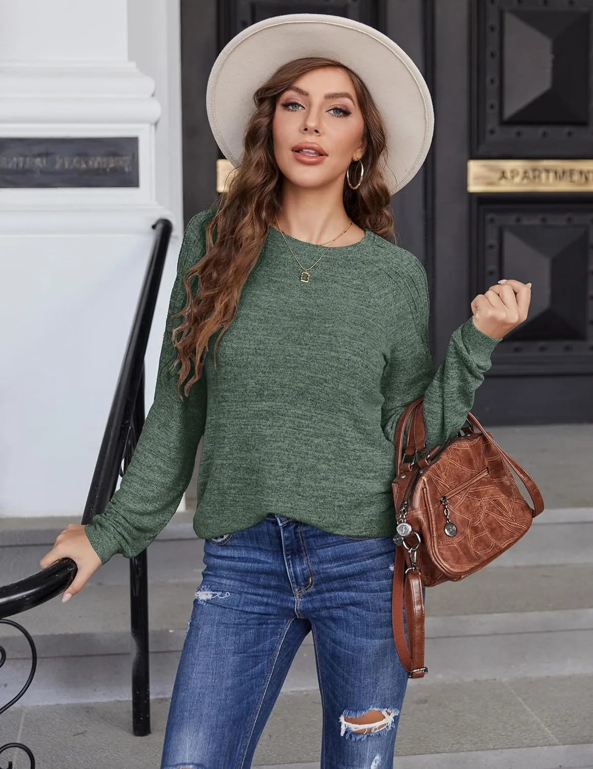 Sweatshirts for Women Trendy Crewneck Pleated Tunic Shirts Long Sleeve Fall Tops Fashion 2024
