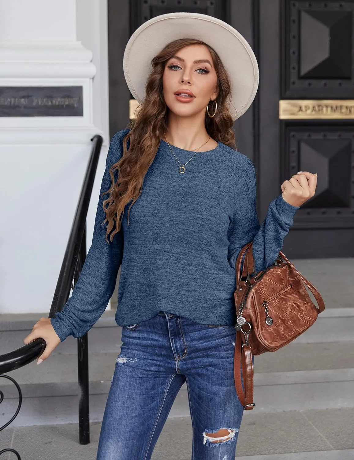 Sweatshirts for Women Trendy Crewneck Pleated Tunic Shirts Long Sleeve Fall Tops Fashion 2024
