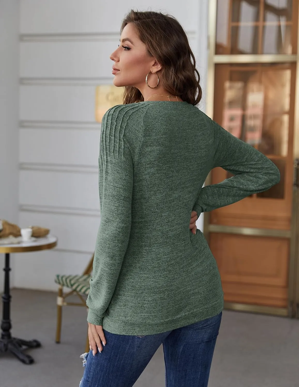 Sweatshirts for Women Trendy Crewneck Pleated Tunic Shirts Long Sleeve Fall Tops Fashion 2024